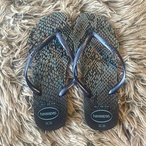 Gently worn Havaianas size 6